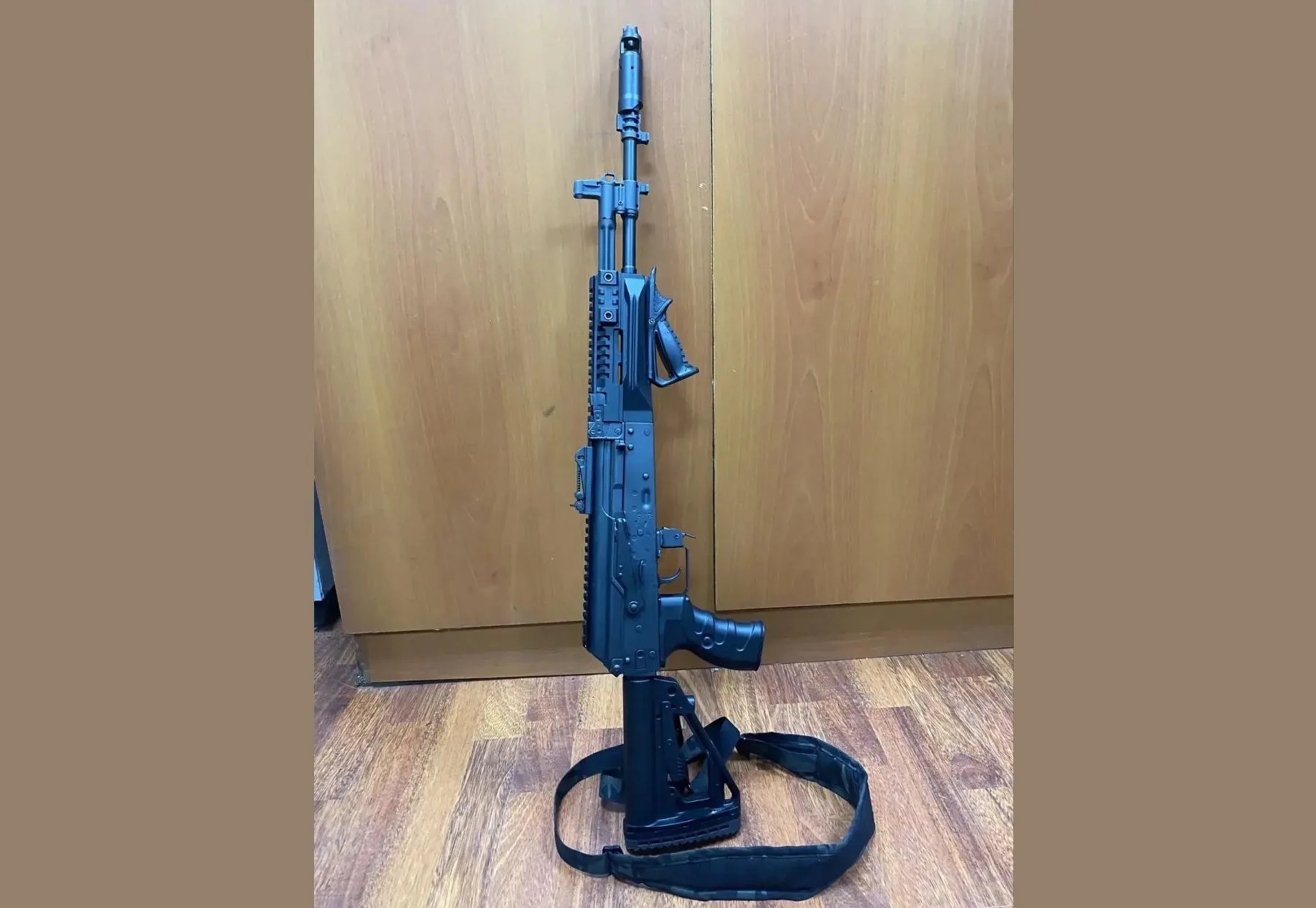 В Новороссийске задержали гулявшего по улице мужчину с автоматом