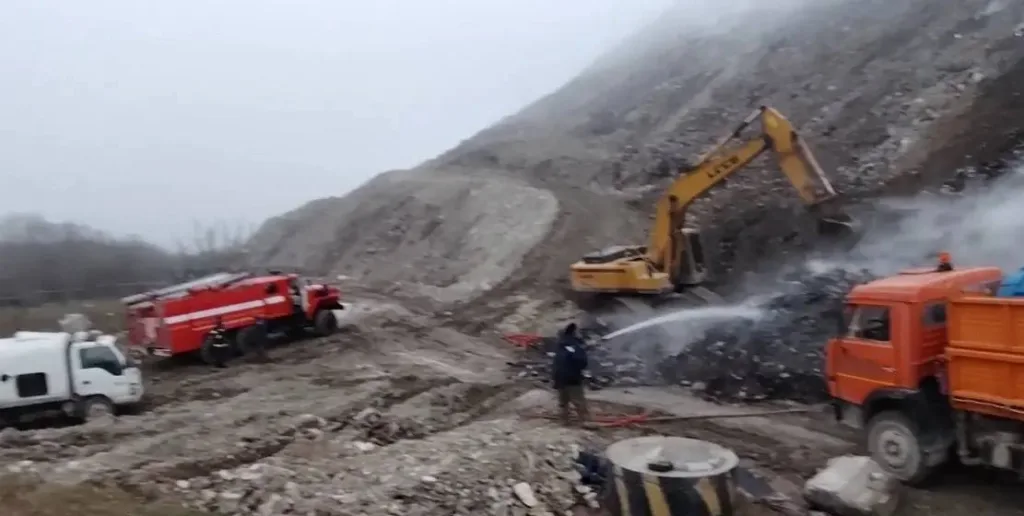 Обвал новороссийской свалки привёл к новому пожару мусорного полигона