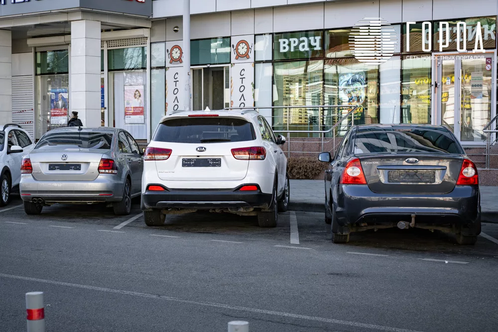 В Новороссийске начали эвакуировать внедорожники
