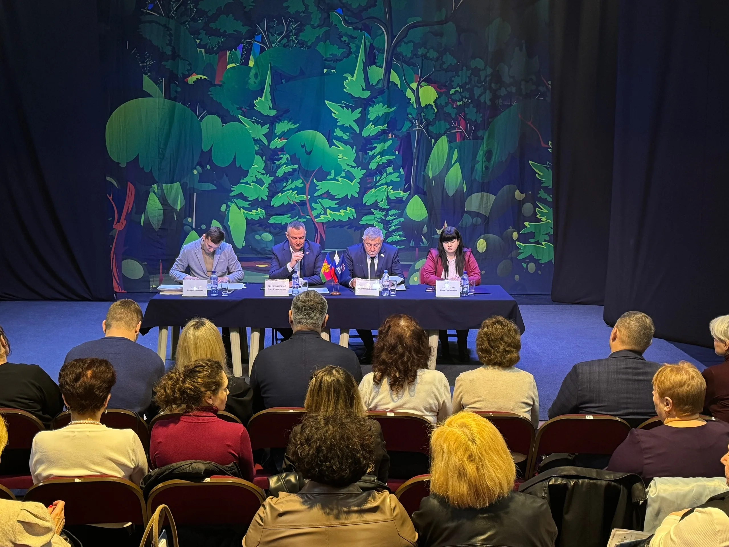 В Новороссийске «Единая Россия» лекциями помогает пенсионерам и «развивает» здравоохранение