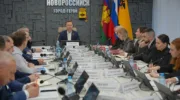 В Новороссийске так и не нашли эвакуатор для грузовиков и решили снимать их на камеру