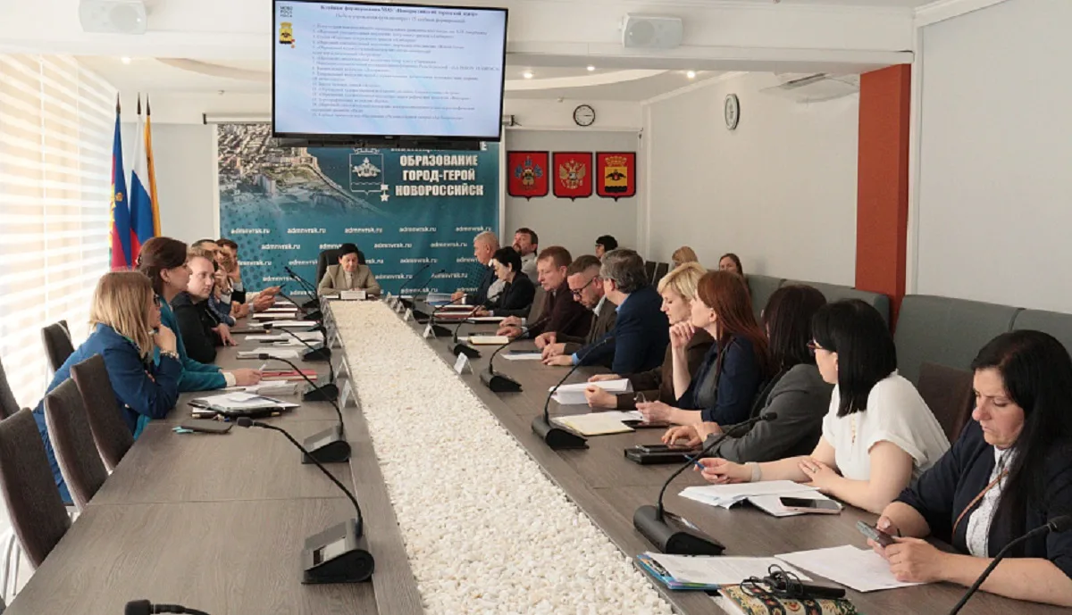В Новороссийске ввели выплаты иностранным бойцам СВО и не нашли денег на рояль для театра