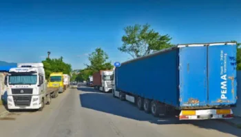 Незаконная парковка большегрузов в Новороссийске